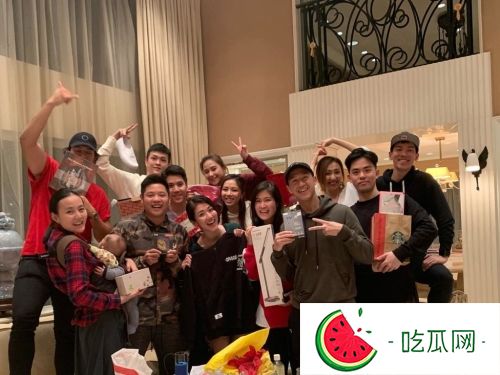 何超蓮豪宅別墅被好閨蜜李蘊(yùn)出現(xiàn)意外曝出，大客廳極闊落似去公園野餐