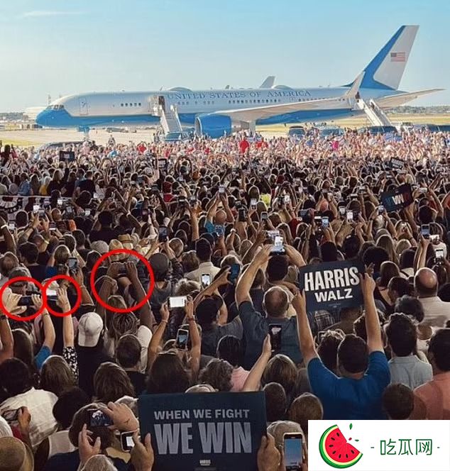 部分網民指稱人群中人們的手和手指，似乎扭曲了。網圖