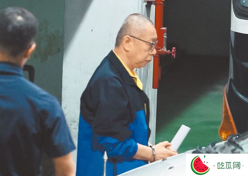 柯文哲理光頭，張啟楷曝“柯媽痛哭”，揭陳佩琪對爭黨魁心態