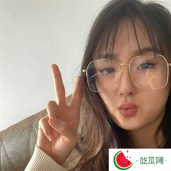 頂級反差**露臉私拍合集 酒店約單男共享 高爾夫球場內激情戰斗-吃瓜網