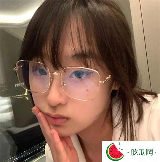 頂級反差**露臉私拍合集 酒店約單男共享 高爾夫球場內激情戰斗-吃瓜網