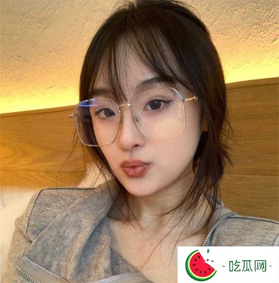頂級反差**露臉私拍合集 酒店約單男共享 高爾夫球場內激情戰斗-吃瓜網