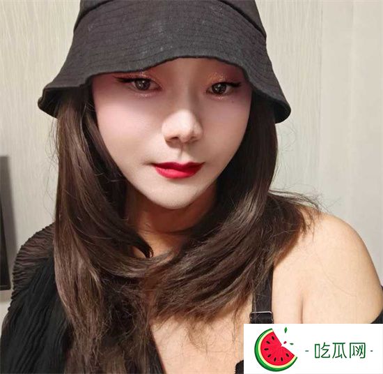 快手網紅鄭丹丹的丹 情人節約會聊天記錄與視頻被曝 自嘲老公短小難滿足-吃瓜網