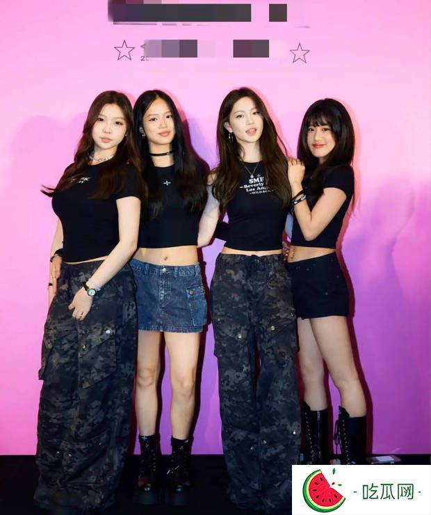搜狐娛樂訊 4月28日，賈靜雯大女兒梧桐妹和鐘麗緹的三個女兒共同出席品牌活動。