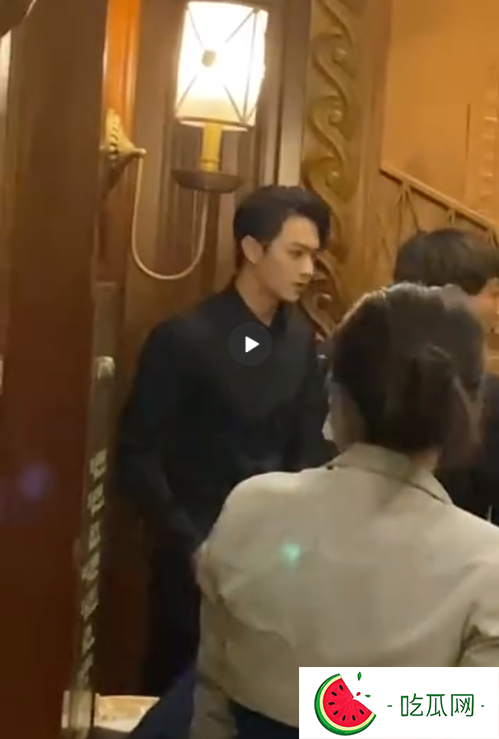 許凱婉拒合影被路人罵(網友：這就是赤裸裸的道德綁架啊)