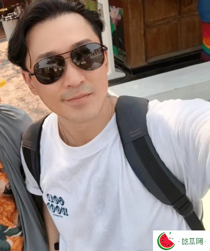 張馨月泰服美翻了，帶女兒旅游盡顯母愛，林峰健碩白皮引關(guān)注！