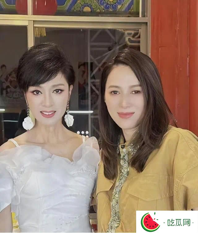 TVB“清冷美人”罕見露面，與米雪同框引回憶殺，被指撞臉章子怡
