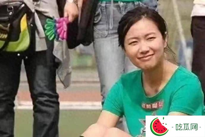 徐靜蕾素顏曝光，網(wǎng)友熱議背后真相，隱藏的秘密是什么？