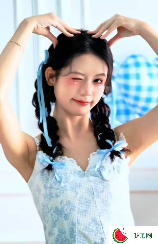 翁虹女兒近照曝光，17歲小水晶出落成大美女，比媽媽年輕時還養眼
