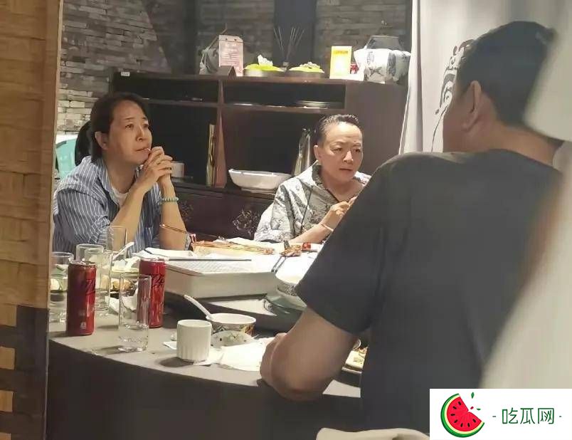 退休后住酒店學英語，不開火不做飯，宋丹丹已經走上另一條大道